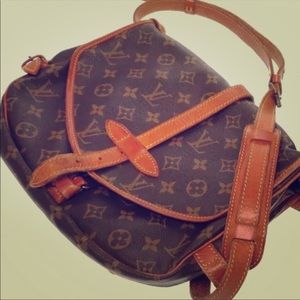 Louis Vuitton Saumur 30